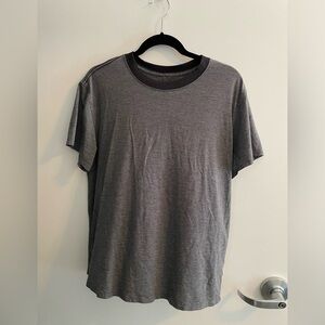 Lululemon boyfriend tee - size 8